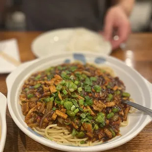 Dry noodle Beijing sauce