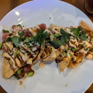 Tuna poke nachos