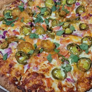 This is the El Picante Pizza minus the chorizo.Avocado ranch base, tomato, red onion, jalapeños, Cheddar blend and cilantro.