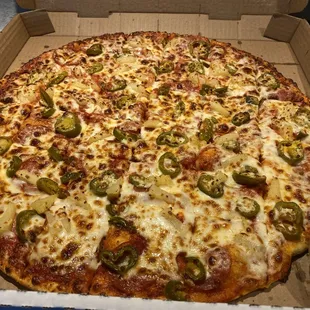 Pepperoni, jalapeño, pineapple XL hand tossed