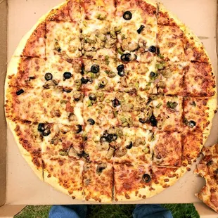 This one also has the majority of ingredients in the center and basically no cheese on the outer edges.