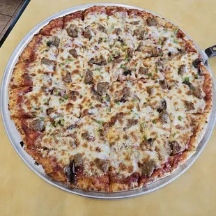 X-Large, hand tossed, Hometowne Deluxe pizza (pepperoni, sausage, onions, and green peppers).
