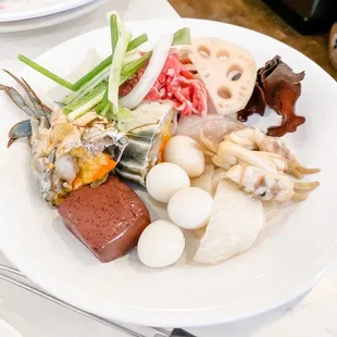 Raw meats/seafoods and toppings