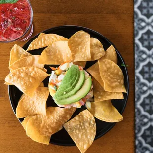 nachos with guacamole