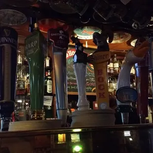 Lots of draft, package and champagne on tap. A perfection on dive bars minus shuffle board.