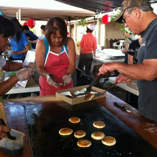 Frying yakimochi fresh on the grill
