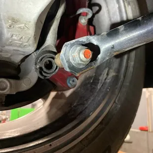 Broken end link. Sway bar broken away from end link.