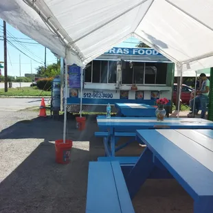 Hondureñean yuminess is off Uphill and Riverside (blue/white food truck) shaded tables.