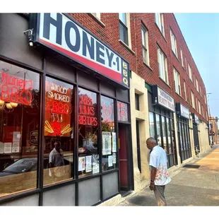 Honey 1 BBQ.(E43rd St/S Cottage Grove Ave) Pretty Good Chicago Style BBQ .Only Take Out. Catering Small Place.No Dining In.Cash Only!