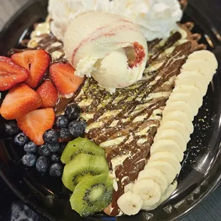 This was DIVINE!!!! Scoop of strawberry cheesecake ice cream on top!! Yessssssssssss