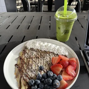 Delicious!  Berries Crepe &amp; Healthy Green GBuzz