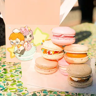 Strawberry, cookie butter, s'mores, Thai tea, enchanted berries and fruity pebbles macarons! IG : @suezeats