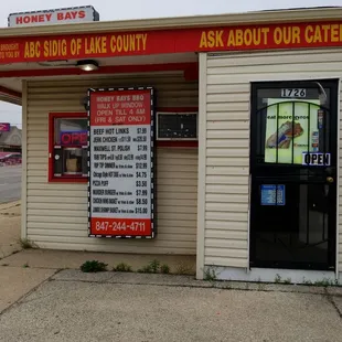 Good BBQ, good sauce, good sides, and great staff! I tried the rib tips and brisket, but will come back for the jerk chicken.