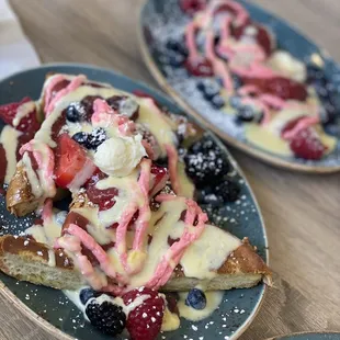 French toast and crepes with berries