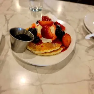 BERRY MASCARPONE PANCAKES