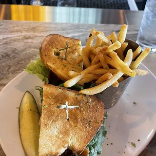 CHICKEN AVOCADO CLUB