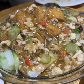 Japanese Tofu with Dice Seafood, Chicken, and Mushroom Topping