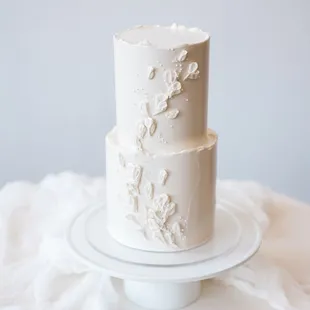 Buttercream cake with deckled edge and delicate buttercream petal design. Image courtesy of Alexandra Knight Photography.