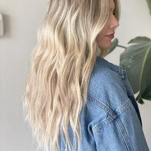 2 rows of invisible bead extensions. Bright blonde, shadow root for no foil lines