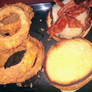 Stang burger with onion rings