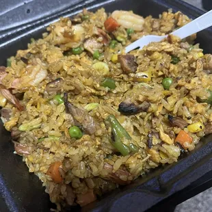 Combination fried rice with chicken and shrimp.