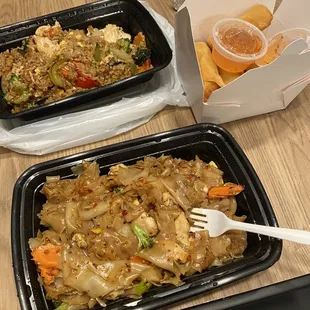 Spicy basil fried fried with chicken, egg roll, and pad see ew! So good!