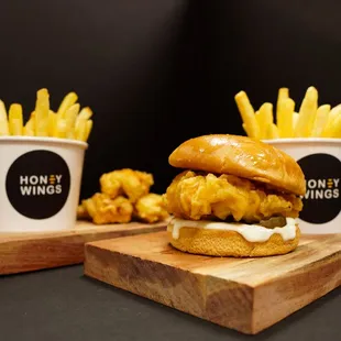 CHICKEN LUNCH COMBO (CHICKEN SANDWICH, CHICKEN-BITES)