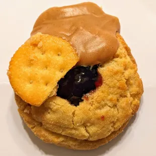 Ritz Cracker PB&amp;J Cookie | Instagram: @telephonesmoothie