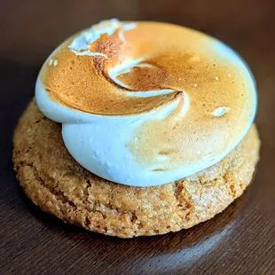 Brown Sugar Cinnamon S&apos;mores Cookie | Instagram: @telephonesmoothie