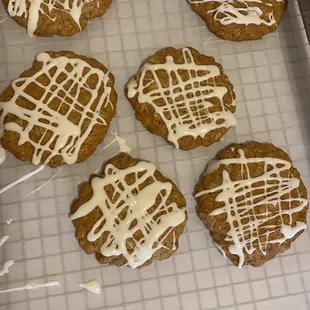 Oatmeal cookies with maple icing