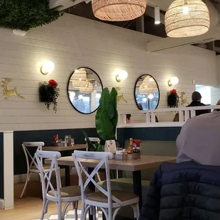 In 5 minutes every seat is taken