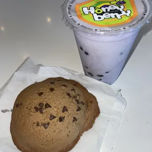 Chocolate Butter Roti Bun and Taro Smoothie