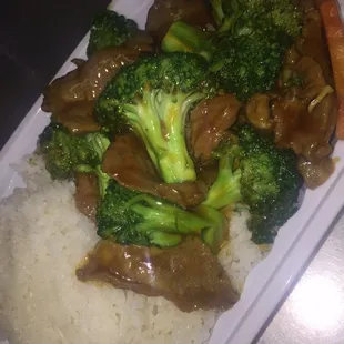beef and broccoli with white rice