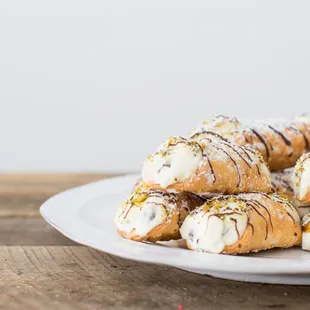 Best Traditional Italian Cannoli&apos;s with