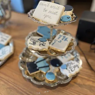 a three tiered display of cookies