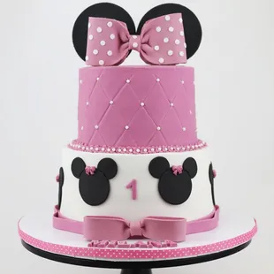 Minnie mouse theme cake