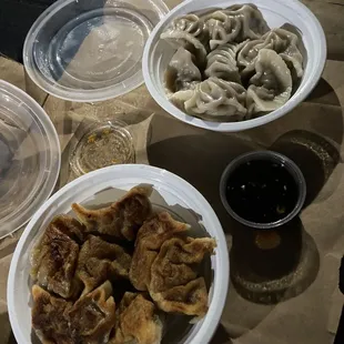 Fried and steamed dumplings are delicious!