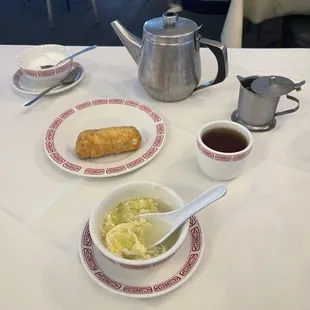 Egg drop soup &amp; egg roll with tea