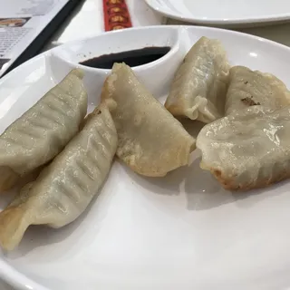 Fried Pork Dumplings (6 pieces)