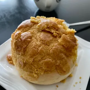 Pineapple bun (bolo bao) - crumbly crunch