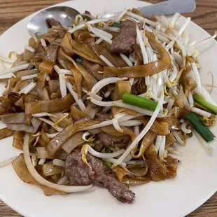 Dry Style Beef &amp; Bean Sprout Chao Fun