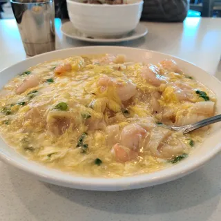 Prawns With Scrambled Egg Chow Fun