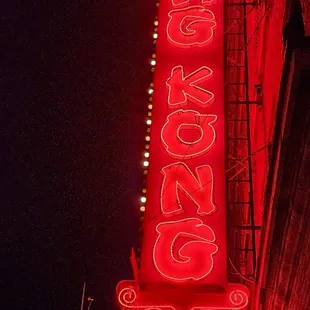 Cool neon signage (11/27/23)