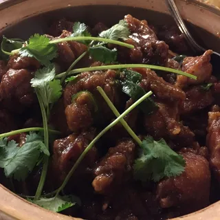 Ginger and Scallion Bone in Chicken Stone Pot