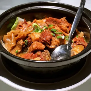 Braised Beef Brisket with Vegetable Stone Pot