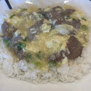 Scrambled Eggs with Beef Over Rice (wet style)/