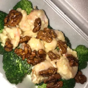 Walnut Glazed Shrimp $18.25 Jumbo shrimp, pan-flashed in a delicious cream glaze, topped with walnuts, on a bed of broccoli