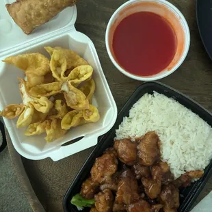 General Tsos, crab rangoons and egg roll