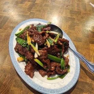 a plate of beef and broccoli