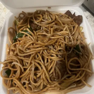Beef chow mein 5/10